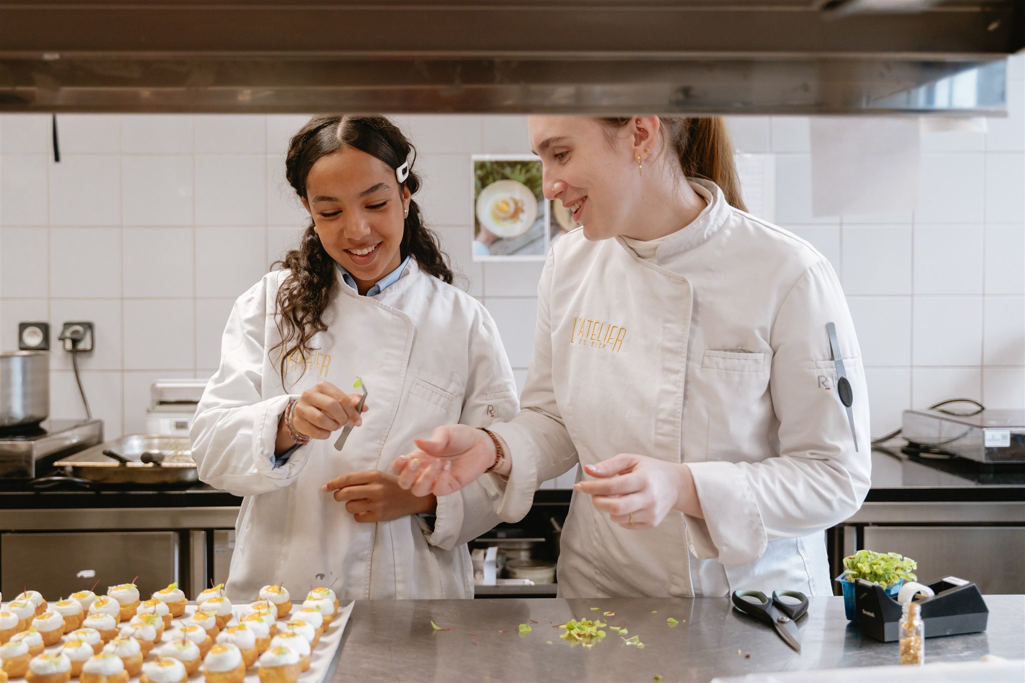Offering internships to young people with no professional network