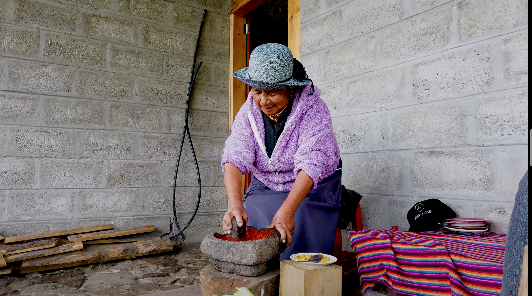 Entrepreneurship training for precarious women